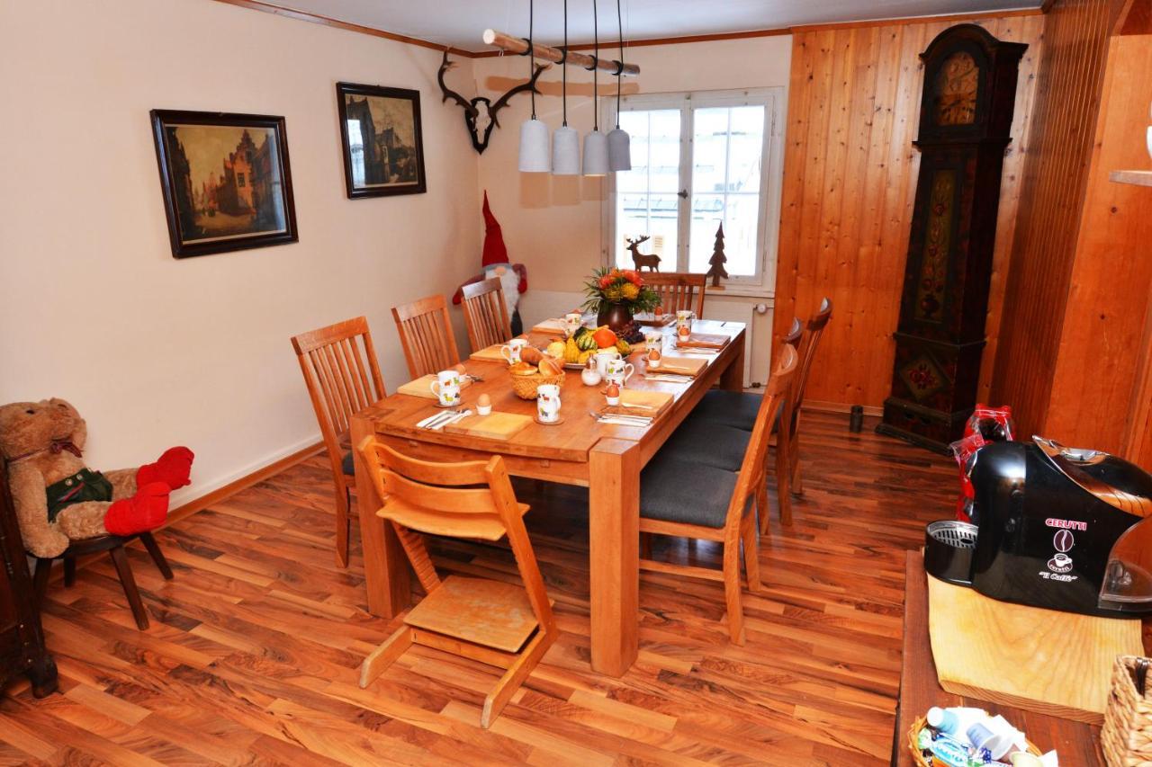 Alte Post Mit Geschichte Und Restaurant Apartman Tavanasa Kültér fotó