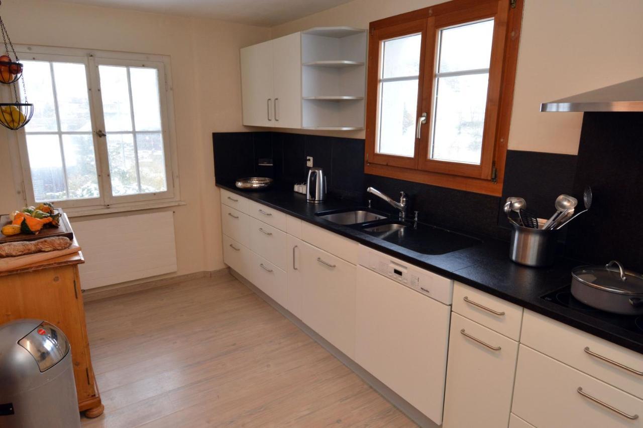 Alte Post Mit Geschichte Und Restaurant Apartman Tavanasa Kültér fotó