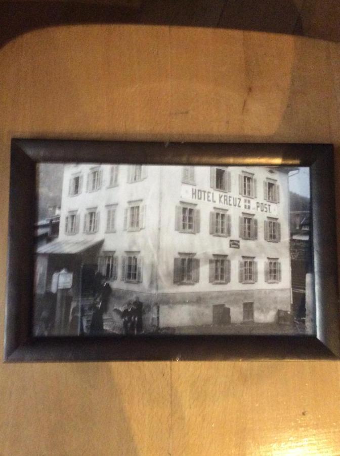 Alte Post Mit Geschichte Und Restaurant Apartman Tavanasa Kültér fotó