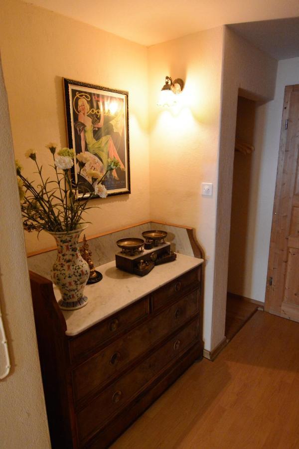 Alte Post Mit Geschichte Und Restaurant Apartman Tavanasa Kültér fotó