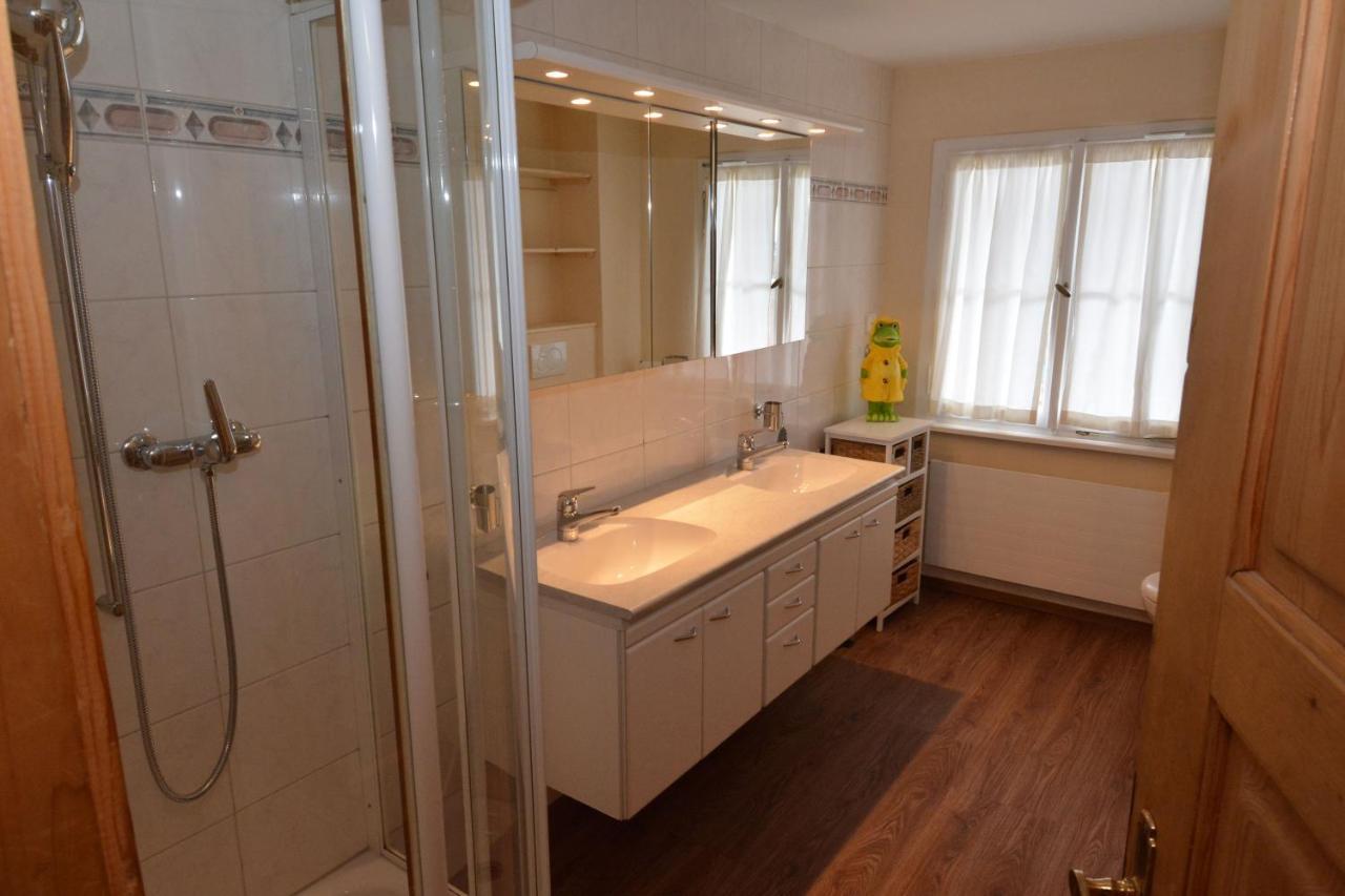 Alte Post Mit Geschichte Und Restaurant Apartman Tavanasa Kültér fotó