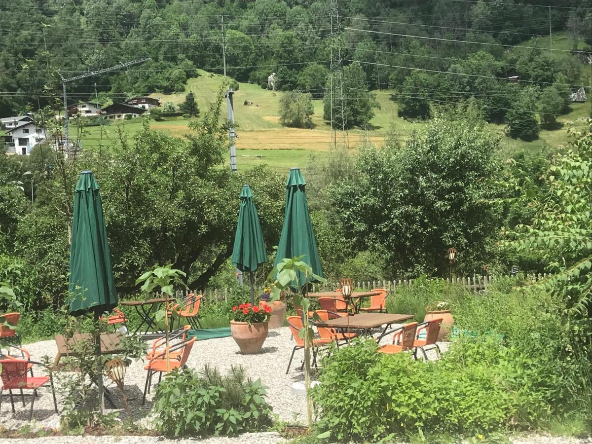 Alte Post Mit Geschichte Und Restaurant Apartman Tavanasa Kültér fotó